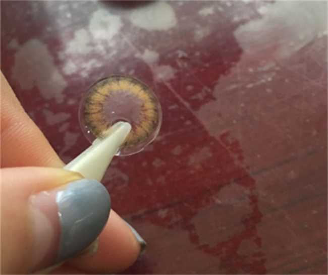 美瞳边缘破了一点点还可以用吗(美瞳破了一个小口子还能戴吗)