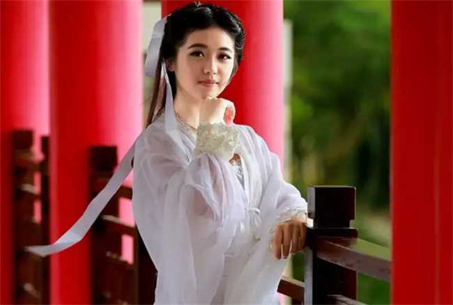 人的面相重要还是手相重要(面相与手相哪个更重要)