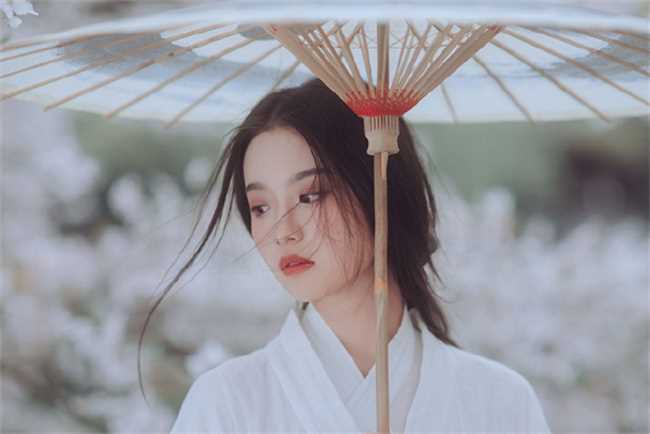 一单眼皮一双眼皮命好吗(一只双眼皮一只单眼皮好不好)