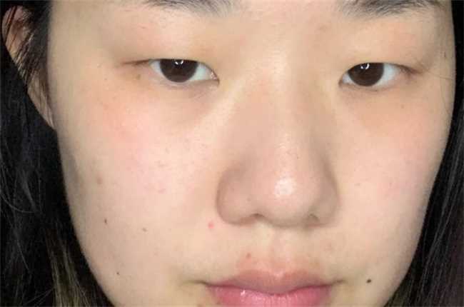 眼睛小单眼皮的面相女