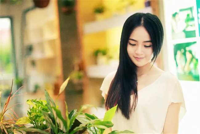 嘴巴上面长个痣是什么命运(嘴唇上长痣代表什么嘴巴上面长个痣命运不太好)