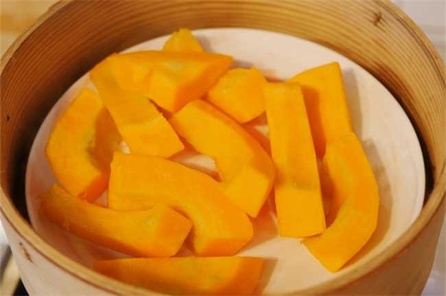 南瓜饼的制作方法很简单