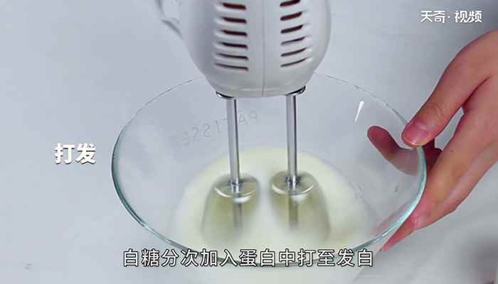 蛋白糖怎么做(鸡蛋清70克白糖90克、柠檬水3克、使用色素少许)