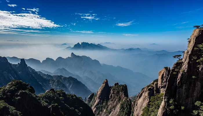 阴阳割昏晓写出了泰山的什么特点(“阴阳割昏晓”一句写出了泰山雄壮与高大的特点)