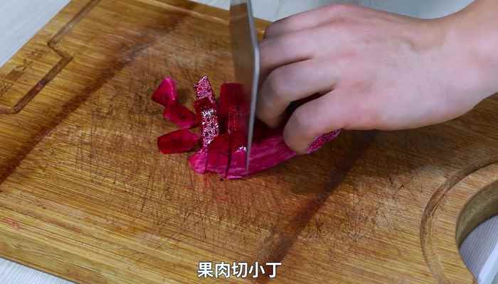 火龙果果冻怎么做(红心火龙果丁怎么做好吃)