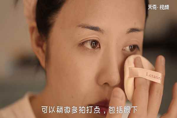 粉扑怎么用(粉扑有大和小两个尺寸的分别)