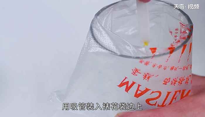 蛋白糖怎么做(鸡蛋清70克白糖90克、柠檬水3克、使用色素少许)