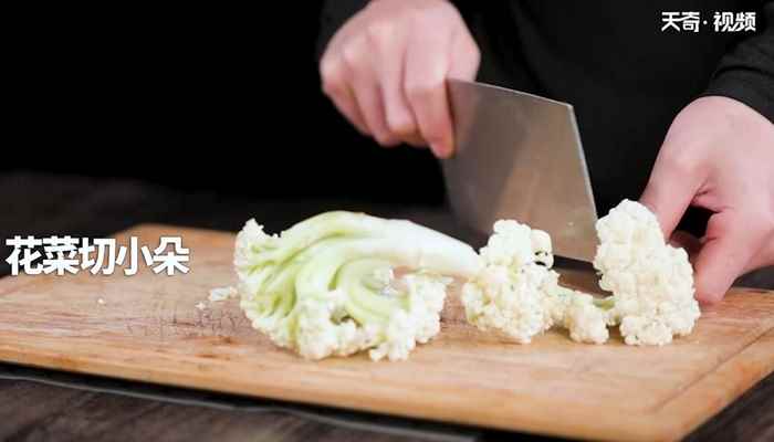乾隆白菜的做法(白菜300克、蜂蜜5克、白芝麻适量)