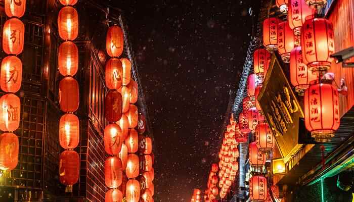 课文灯笼分为哪几个部分(《灯笼》主旨)