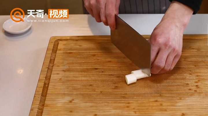 炒香辣虾的家常做法(白糖翻炒的做法)