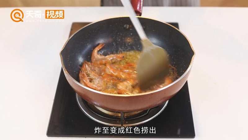 炒香辣虾的家常做法(白糖翻炒的做法)