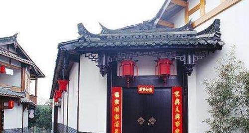 贴春联从里往外贴还是从外往里贴(农村贴春联从里往外还是从外往里)