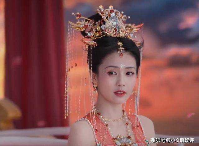 《长月烬明》沧九旻黎苏苏仙门大婚 华丽造型美翻九重天，甜齁了