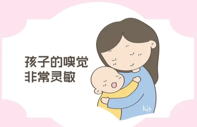 婴儿看似懵懂无知,实则这些表现,证明早已与爸妈相识