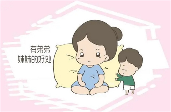 大儿子哭着求妈妈生二胎,妈妈问其原因,回答让全家人温暖!
