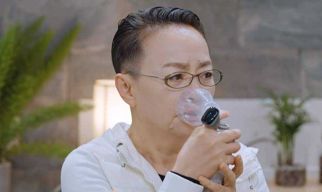 宋丹丹因身体原因暂离桃花坞 62岁爬高原频繁吸氧,看得人心疼!