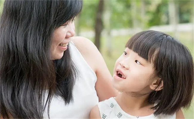 “妈”和“妈妈” 一字之差区别却很大 孩子是怎么叫的