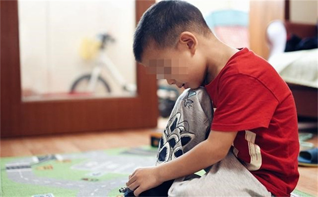 “孩子穿别人的旧鞋,怪不得会摔跤” 一位奶奶的话 惊醒宝妈