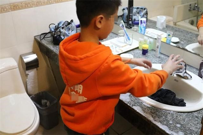 “你只管学习就行!”越疼孩子的父母 越容易养出高学历“废物”