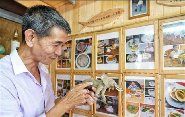 单亲高管爸爸为子辞职 17年后 他的儿子却选择了一条“不归路”