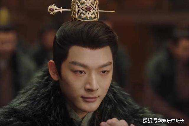 《长相思》相柳为救小夭漏出九头蛇身,辰荣馨悦当场吓晕 小夭亲吻额头