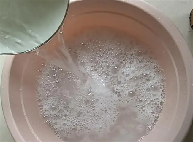 刷牙的杯子弄脏了怎么清洗 用这个小妙招 泡一泡杯子迅速变干净