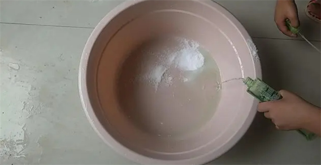 地板脏了怎么拖 用这个拖地小妙招 地板很快变干 且干净的发光