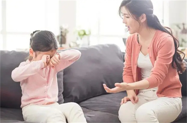 当孩子问“妈妈 为什么别人不和我玩”时 你应该怎么回答
