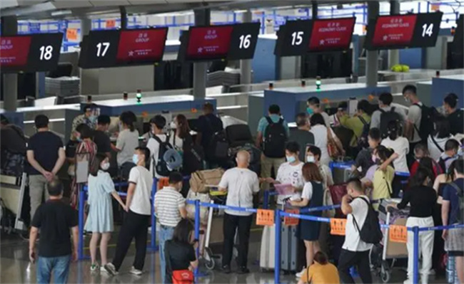 男子为女友送行买票不登机被捕 为什么呢