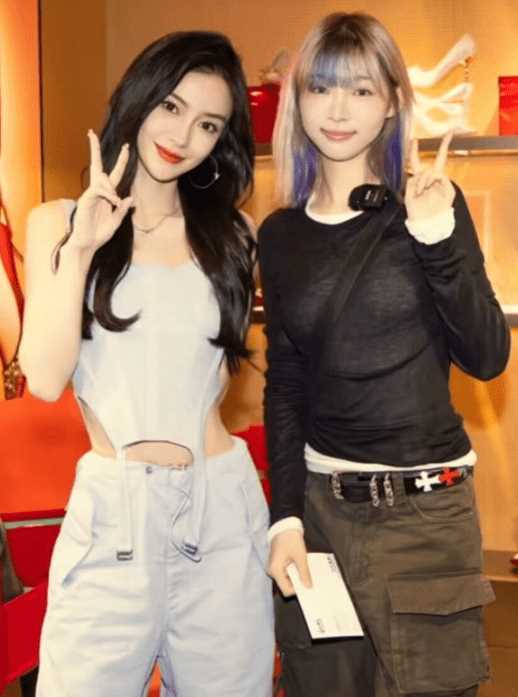 痞幼追星Angelababy 共同现身活动,网红和明星差距一下就看出来了