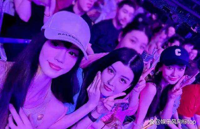 by2晒与Angelababy合照 引发粉丝们的狂热讨论和期待
