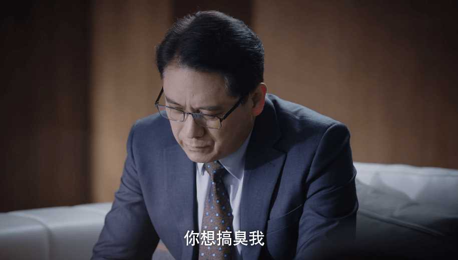 她的城:李英男屡屡受挫险跳楼自杀,撞见高总芊芊偷情 局面迎来转机