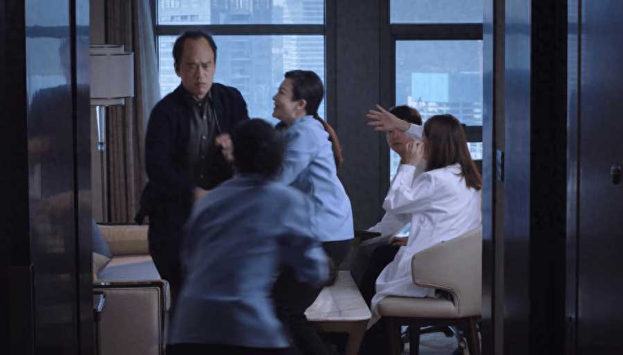 《她的城》恶人自有恶人磨!艾英利用姜楠揭露谢长江外遇之事 李英男再受挫折