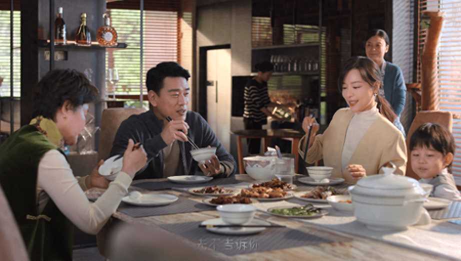 她的城:一顿家常饭 吃出艾英在豪门夹缝中活出精彩的不易