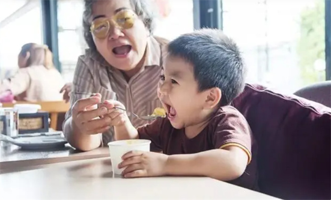 孩子的依赖心强 什么事都要大人帮忙 该怎么办