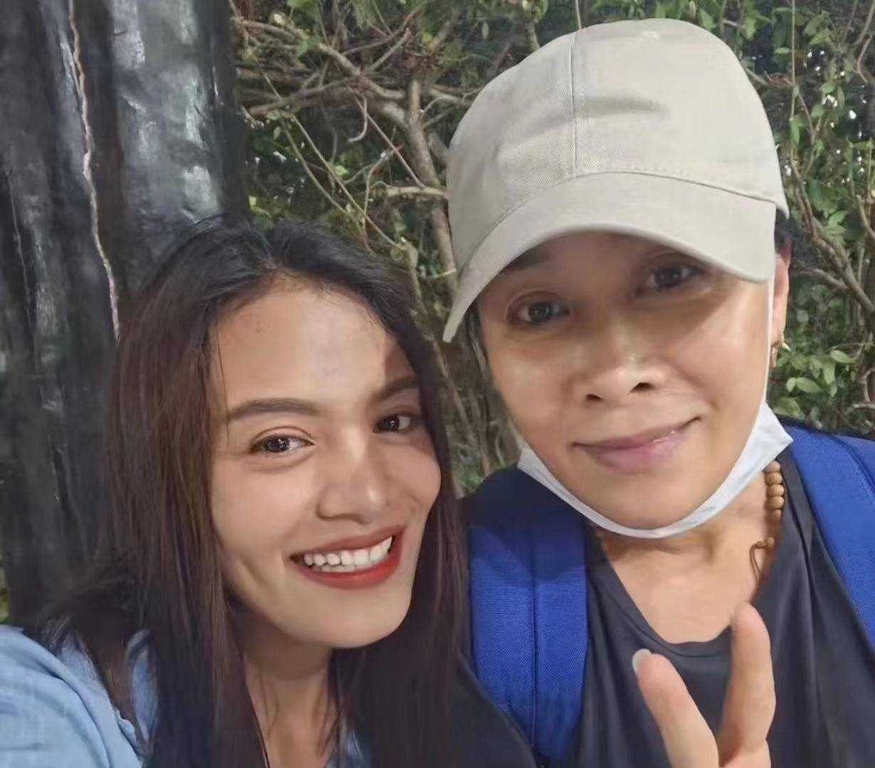 那英请辞音乐节后现身泰国度假 面黄肌瘦显憔悴疑被气出病