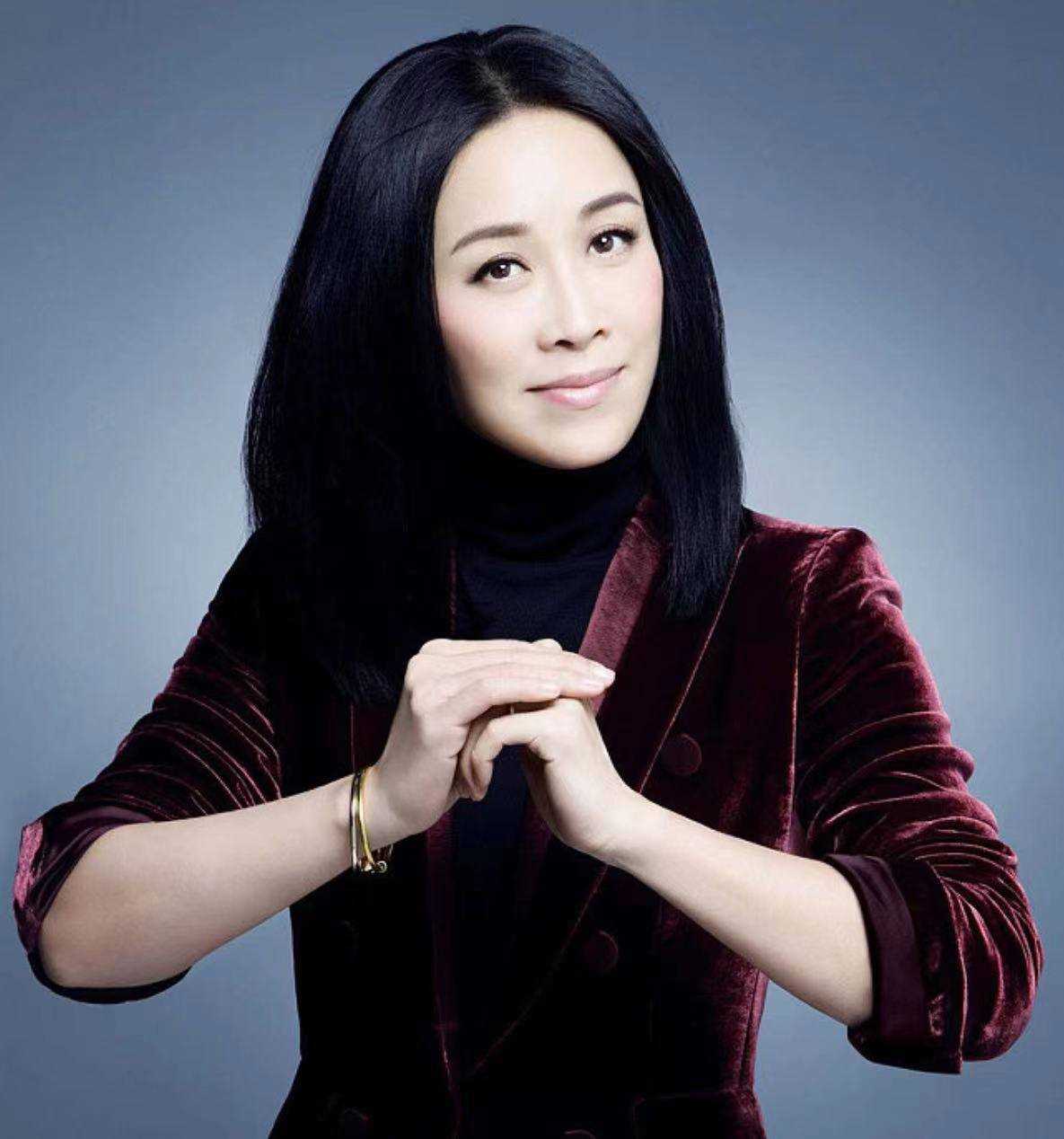 那英请辞音乐节后现身泰国度假 面黄肌瘦显憔悴疑被气出病