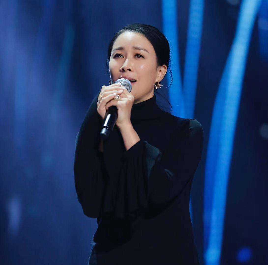 那英请辞音乐节后现身泰国度假 面黄肌瘦显憔悴疑被气出病