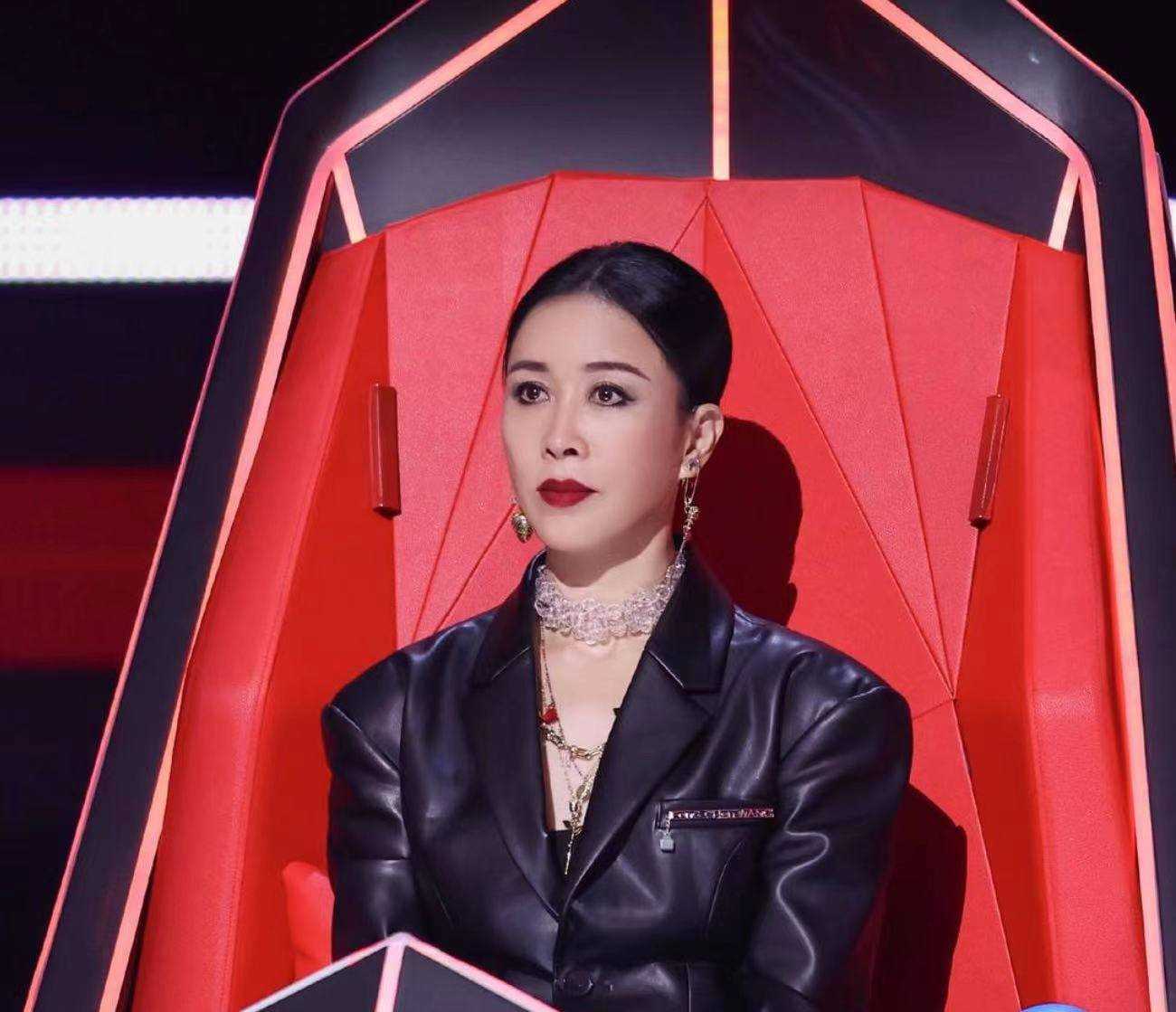 那英请辞音乐节后现身泰国度假 面黄肌瘦显憔悴疑被气出病