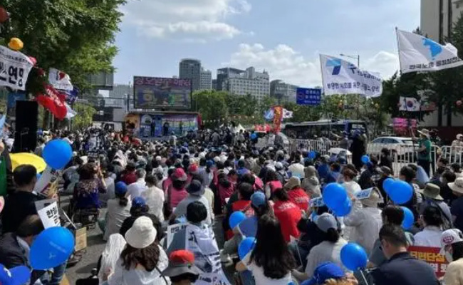 ​韩国多地民众连日举行集会 抗议日本核污染水排海吗