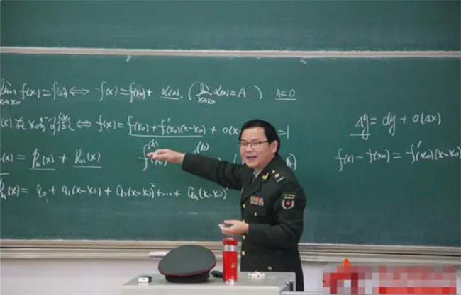 “国防科大”和“国防大学”一字之差 高考后才知道 真的差很多