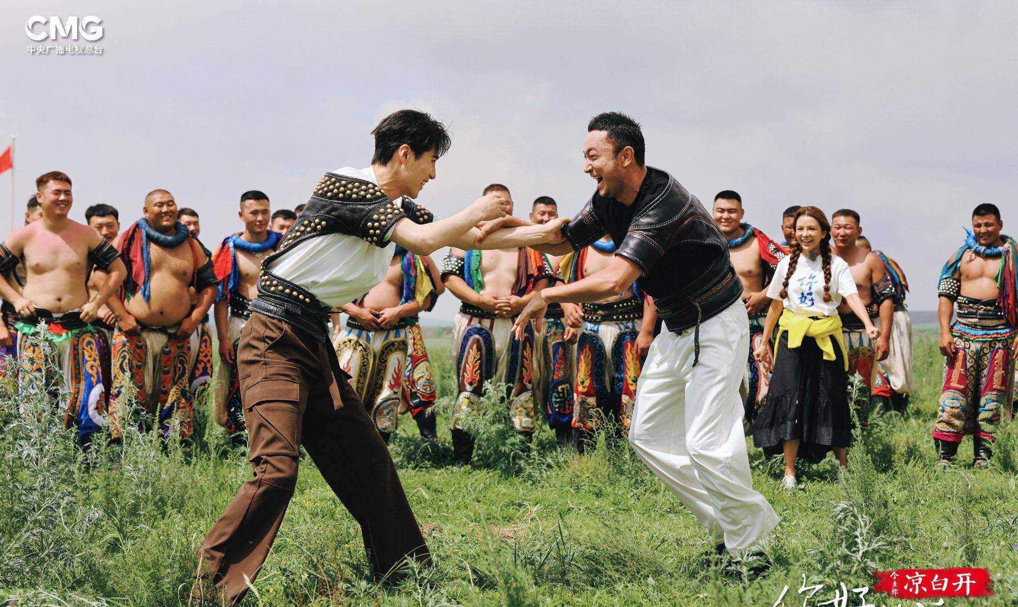 尼格买提晒照报平安 调侃自己“及时用脸刹了车”