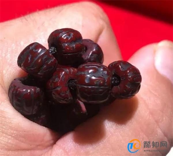 自己盘红的文玩对健康真的没有影响吗?质疑是因为包浆混乱!
