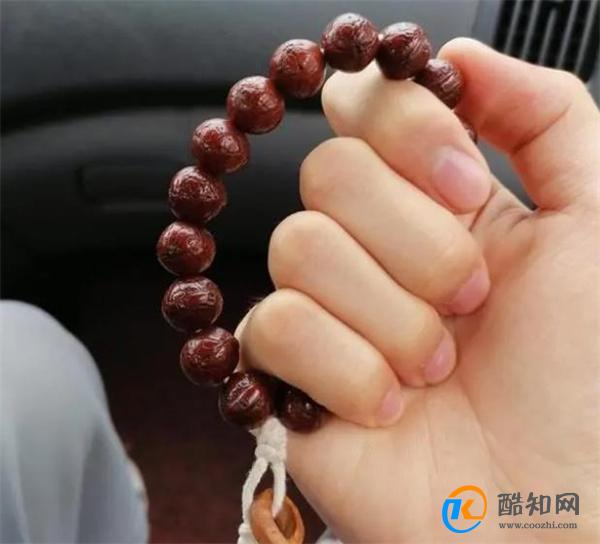自己盘红的文玩对健康真的没有影响吗?质疑是因为包浆混乱!