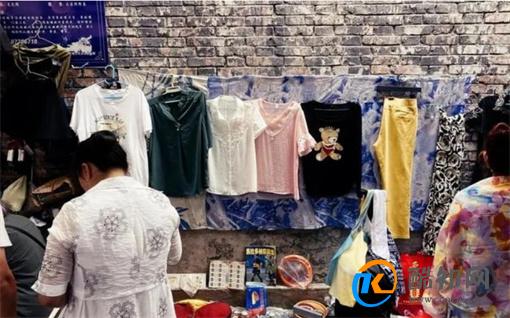 路边摊9.9元一件的衣服 都是从哪来的 很多人还以为捡漏了