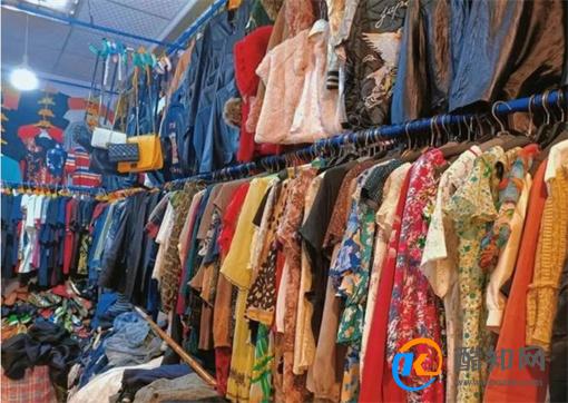 路边摊9.9元一件的衣服 都是从哪来的 很多人还以为捡漏了