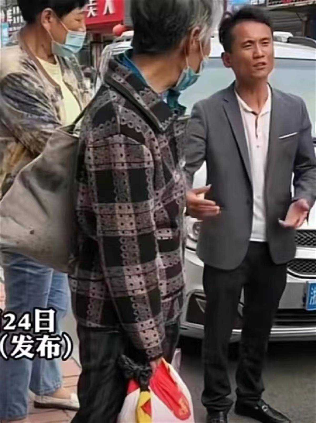 网红秀才曾发火怪粉丝不刷礼物 凭借油腻视频火遍全网