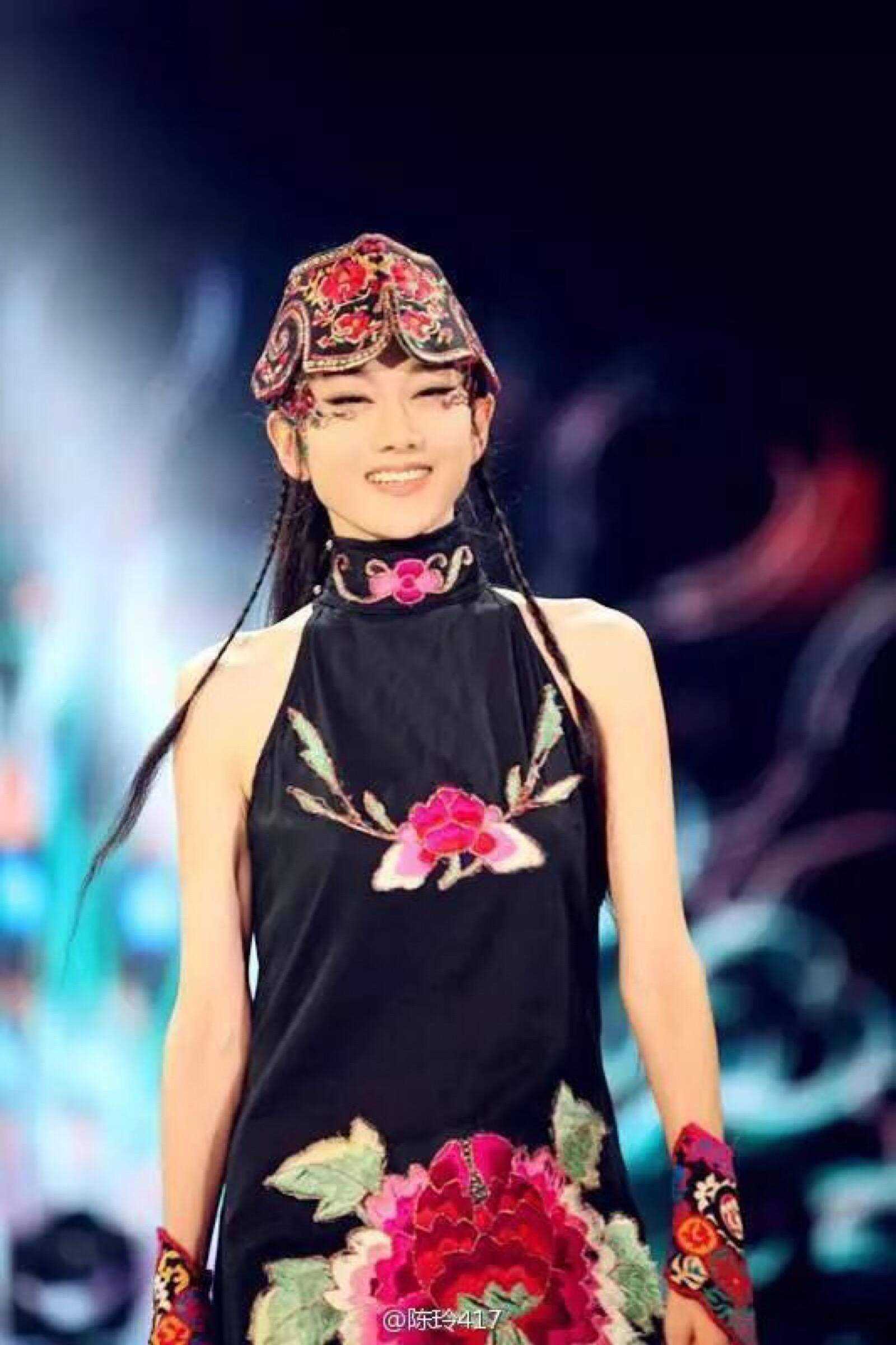 杨丽萍回应舞蹈大尺度设置 艺术作品多元性应受尊重