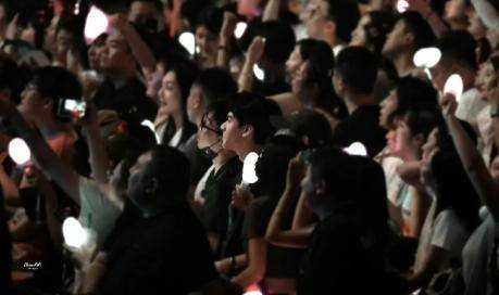 龚俊二闹周杰伦演唱会? 粉丝忙澄清:他乖巧坐在下面大合唱