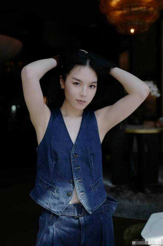 李咏21岁女儿时装秀全程飙英文 展现多才多艺的国际视野